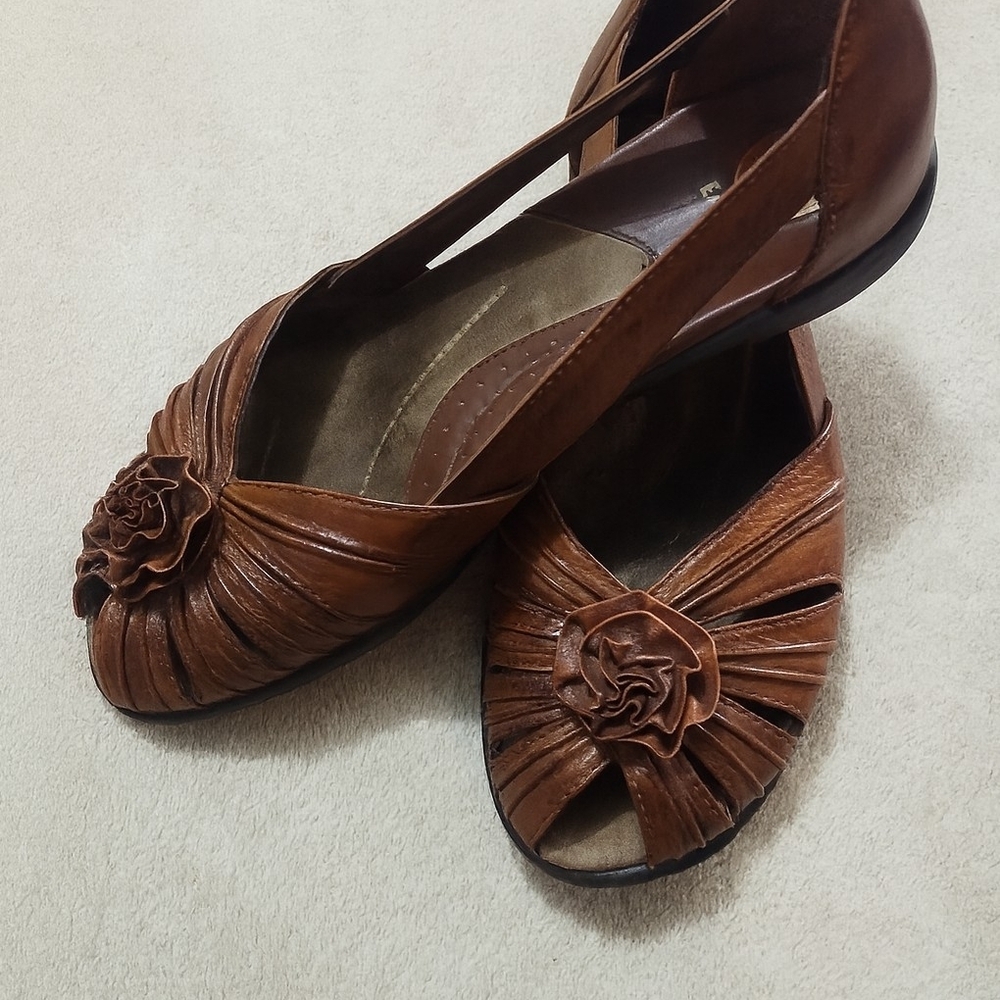 Earth Spirit Brown Women's Sandals with Floral Detail